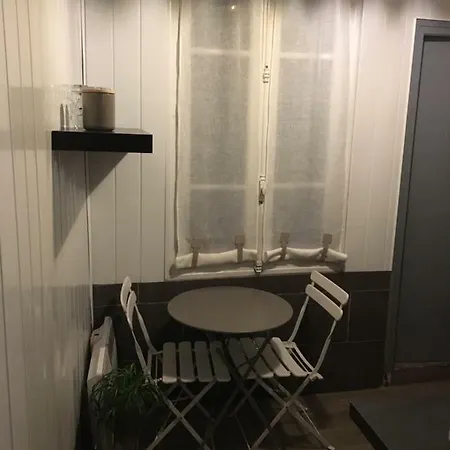 Studio Avec Mezzanine A 5 Min Des Arenes Et De La Gare *
