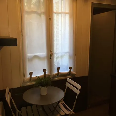Studio Avec Mezzanine A 5 Min Des Arenes Et De La Gare * Nimes