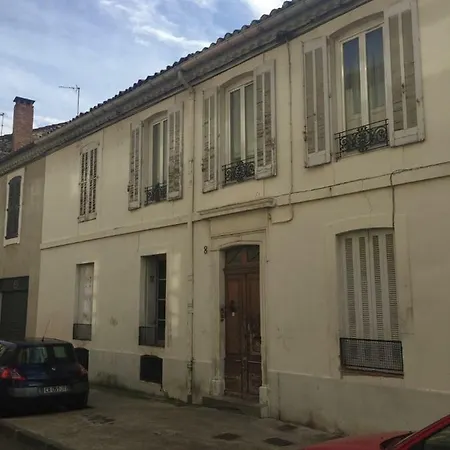 Apartment Studio Avec Mezzanine A 5 Min Des Arenes Et De La Gare