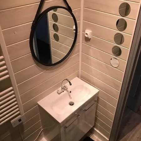 Studio Avec Mezzanine A 5 Min Des Arenes Et De La Gare Apartment Nimes