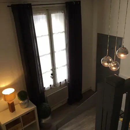 Studio Avec Mezzanine A 5 Min Des Arenes Et De La Gare